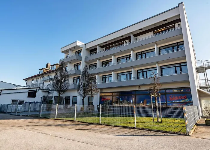 Huber Living Basic 302 شقة جيرميرنج